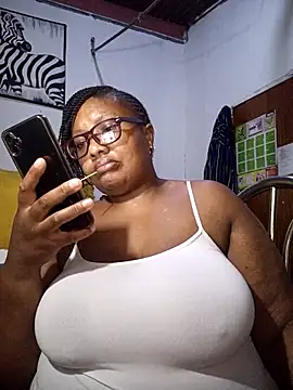 Snapshot of YELLOW_BONE chatting on March 1, 2026, 6:43 pm YELLOW BONE online show from March 1, 2026, 6:43 pm