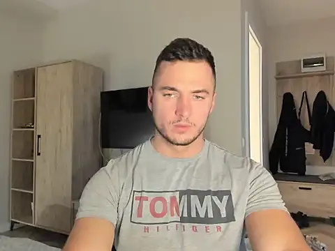 Snapshot of paulblack21 chatting on April 4, 2026, 10:40 pm paulblack21 online show from April 4, 2026, 10:40 pm