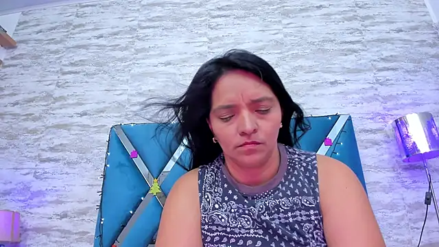 veronica salas online show from December 13, 2024, 2:10 am