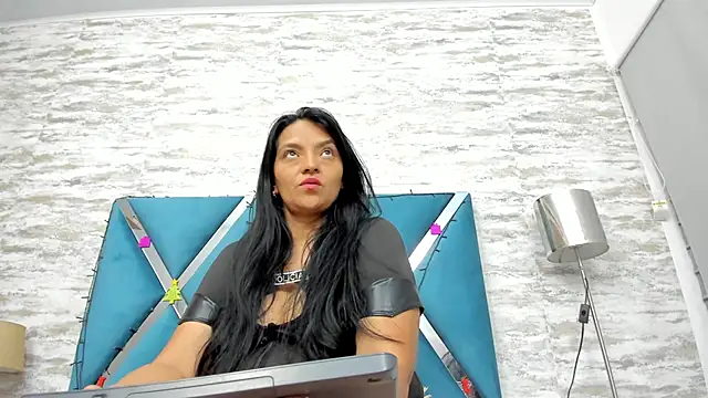 veronica salas online show from December 23, 2024, 6:44 am