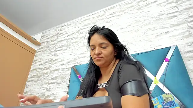 veronica salas online show from December 23, 2024, 9:49 am