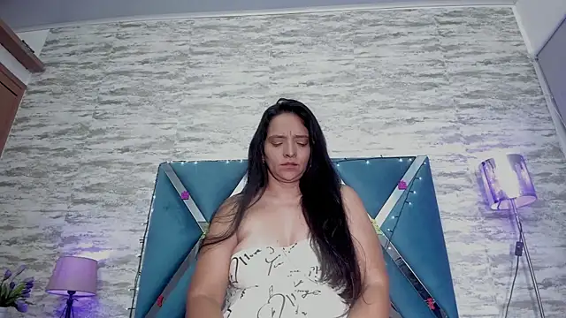 veronica salas online show from December 28, 2024, 4:41 am