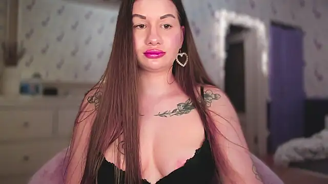 Snapshot of JuicyHelenX chatting on October 21, 2025, 3:24 pm JuicyHelenX online show from October 21, 2025, 3:24 pm