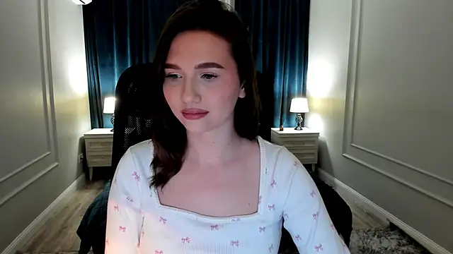 GracefulLook online show from February 4, 2025, 4:08 pm