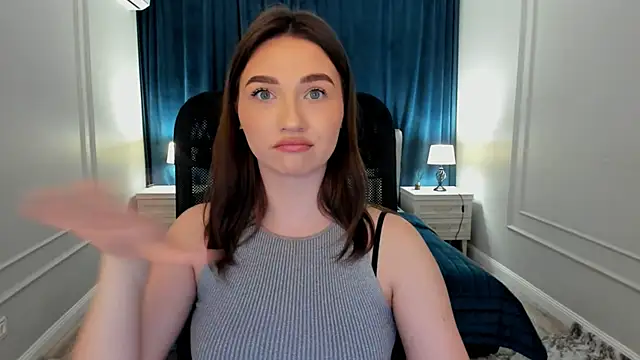 GracefulLook online show from February 15, 2025, 7:39 pm