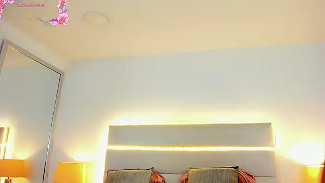 TaylorEvanss online show from April 30, 2026, 7:53 pm