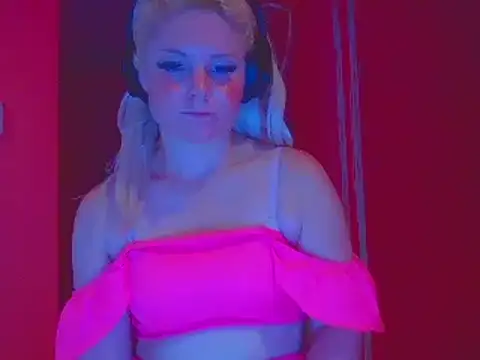 Snapshot of qvncrazy chatting on December 21, 2024, 7:24 am qvncrazy online show from December 21, 2024, 7:24 am