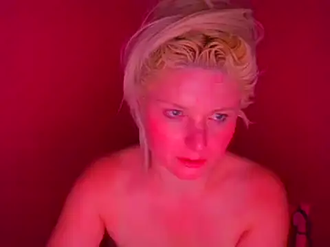 Snapshot of qvncrazy chatting on January 3, 2025, 4:00 am qvncrazy online show from January 3, 2025, 4:00 am