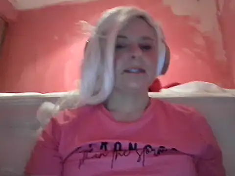 Snapshot of qvncrazy chatting on January 6, 2025, 10:35 am qvncrazy online show from January 6, 2025, 10:35 am