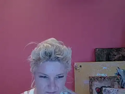 Snapshot of qvncrazy chatting on January 9, 2025, 11:34 pm qvncrazy online show from January 9, 2025, 11:34 pm