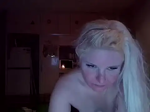 Snapshot of qvncrazy chatting on February 20, 2025, 10:05 am qvncrazy online show from February 20, 2025, 10:05 am