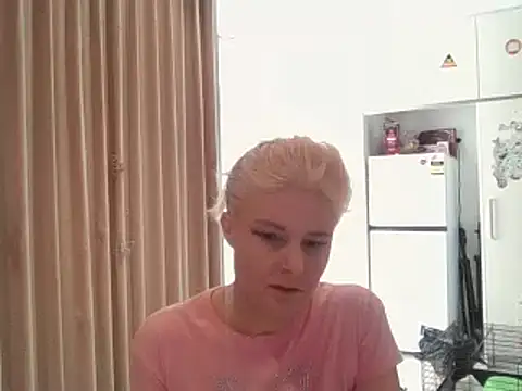 Snapshot of qvncrazy chatting on March 7, 2025, 2:25 am qvncrazy online show from March 7, 2025, 2:25 am