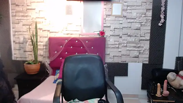 Snapshot of MarianaNight02 chatting on December 30, 2024, 11:17 pm MarianaNight02 online show from December 30, 2024, 11:17 pm