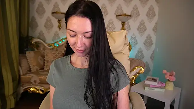 EmilyHalls online show from January 18, 2025, 5:37 pm