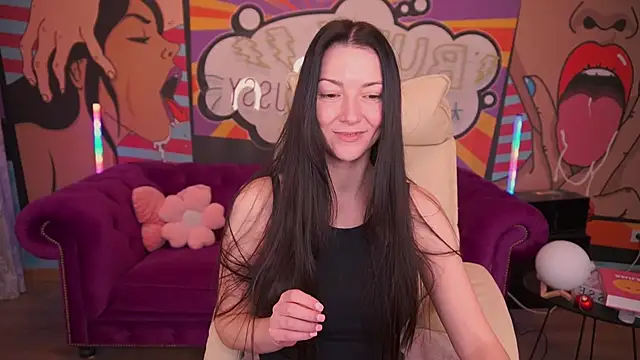 EmilyHalls online show from February 11, 2025, 12:58 pm