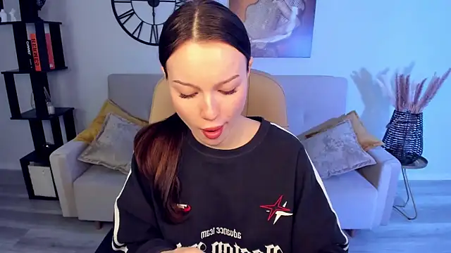 KaitieLove online show from January 17, 2025, 5:08 pm