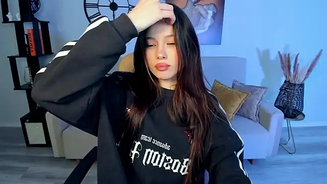 KaitieLove online show from February 5, 2025, 5:09 pm