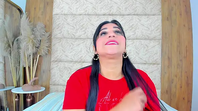 antonellarusso 1 online show from December 18, 2024, 1:56 pm