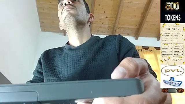 JohanyLatino online show from April 26, 2026, 9:01 pm