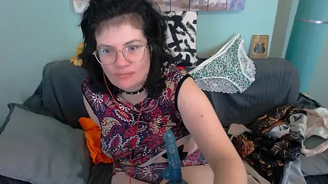 Snapshot of EverlyRays chatting on September 15, 2025, 12:10 am EverlyRays online show from September 15, 2025, 12:10 am