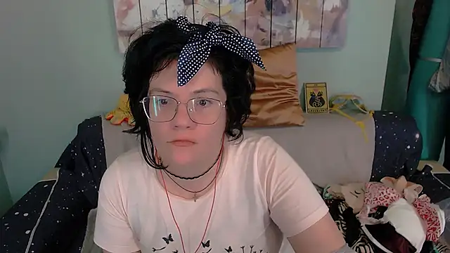 Snapshot of EverlyRays chatting on October 19, 2025, 6:52 pm EverlyRays online show from October 19, 2025, 6:52 pm