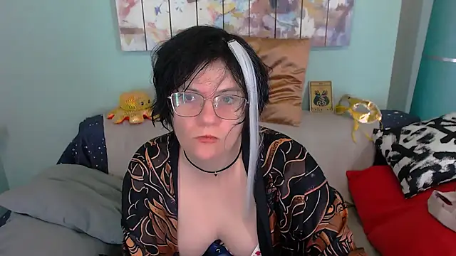 Snapshot of EverlyRays chatting on October 21, 2025, 4:41 pm EverlyRays online show from October 21, 2025, 4:41 pm