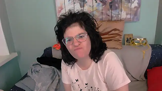 Snapshot of EverlyRays chatting on October 27, 2025, 11:47 am EverlyRays online show from October 27, 2025, 11:47 am