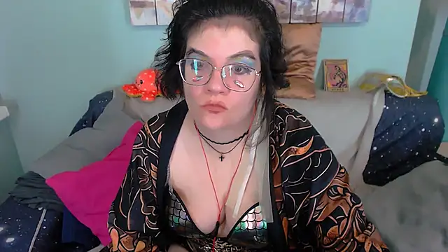 EverlyRays online show from November 11, 2025, 2:06 pm