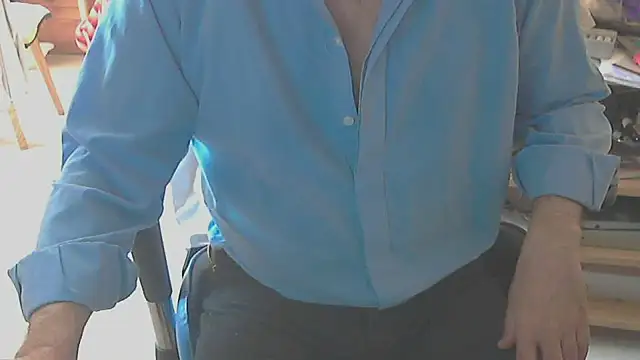 Snapshot of angelgarcia269 chatting on October 5, 2025, 1:42 pm angelgarcia269 online show from October 5, 2025, 1:42 pm