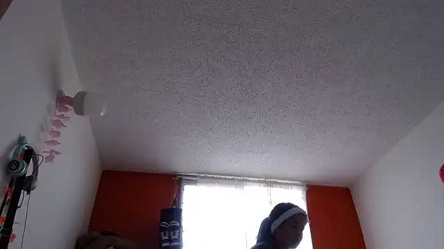 lady hot2xx online show from March 11, 2026, 3:07 pm