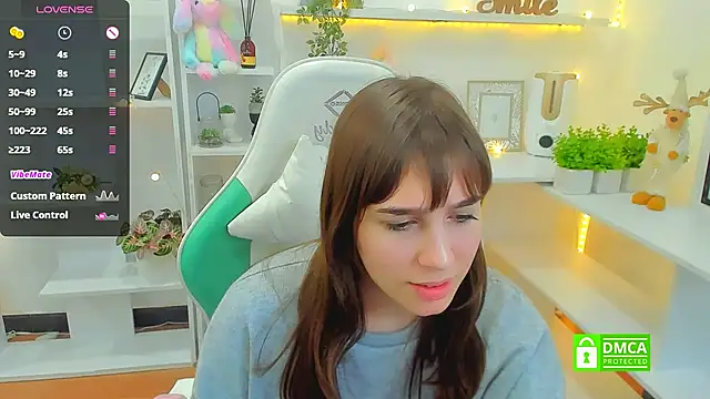 Snapshot of _Eliizabeth_ chatting on February 2, 2025, 4:05 am  Eliizabeth  online show from February 2, 2025, 4:05 am