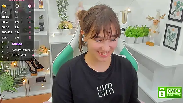 Snapshot of _Eliizabeth_ chatting on March 18, 2025, 4:04 am  Eliizabeth  online show from March 18, 2025, 4:04 am