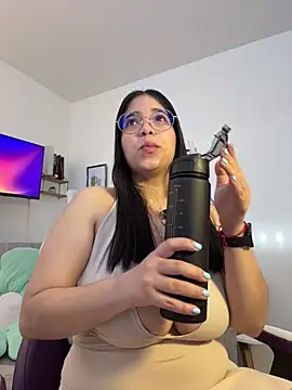 tati reyess online show from April 27, 2026, 12:25 pm