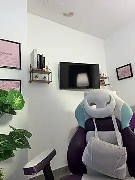 tati reyess online show from June 23, 2026, 11:52 am