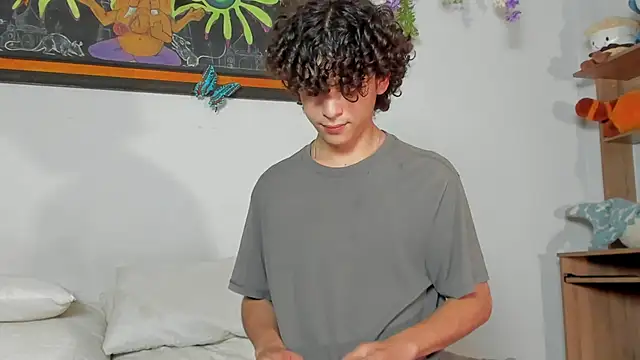 Snapshot of Cherry_boy_18 chatting on March 13, 2025, 1:54 am Cherry boy 18 online show from March 13, 2025, 1:54 am