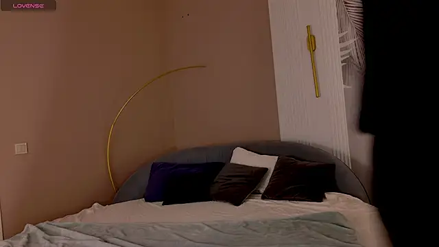 Marie Diaze online show from May 4, 2026, 5:14 am