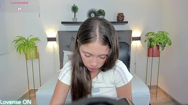 nataly rodri online show from November 27, 2025, 2:02 am