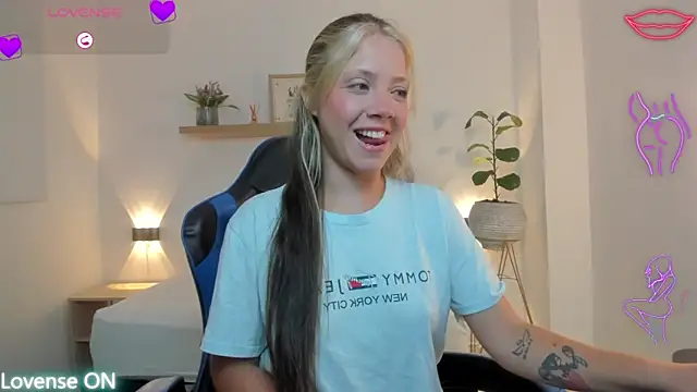 nataly rodri online show from April 24, 2026, 2:03 am