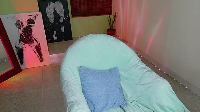 Emma  Blanco online show from February 10, 2026, 7:07 pm