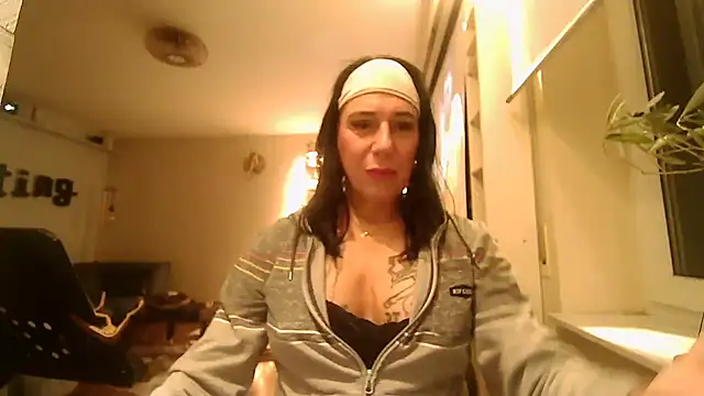 TS-Micaela online show from December 19, 2024, 9:28 pm