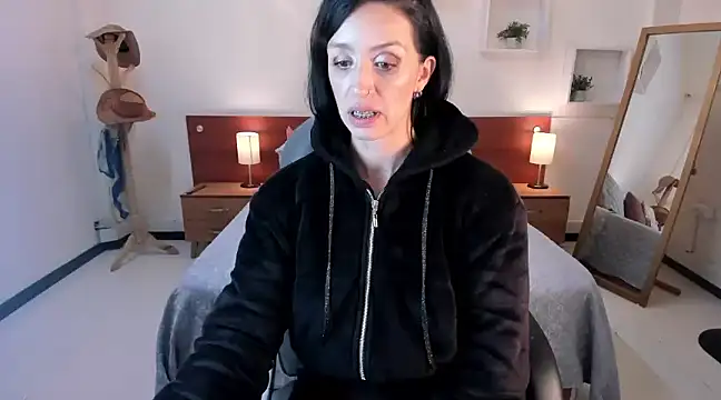 Kristen Garner online show from December 4, 2024, 12:41 am