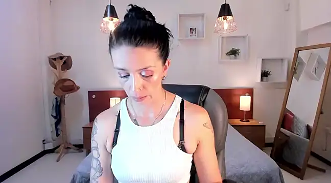 Kristen Garner online show from December 6, 2024, 9:13 pm