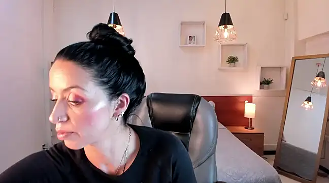 Kristen Garner online show from December 13, 2024, 9:09 pm