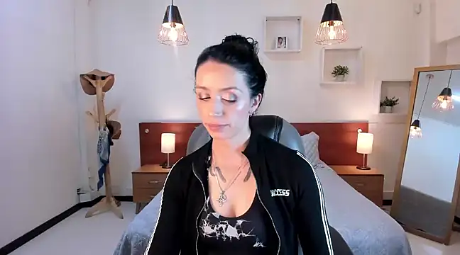 Kristen Garner online show from December 14, 2024, 7:57 pm