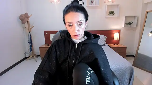Kristen Garner online show from January 5, 2025, 3:53 am