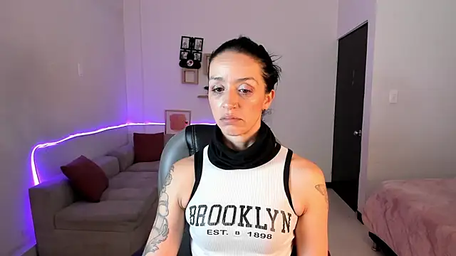 Kristen Garner online show from December 22, 2025, 7:11 pm