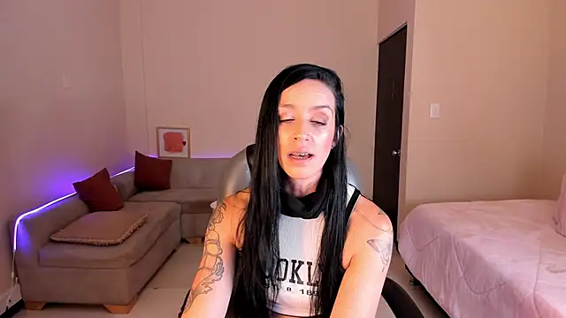 Kristen Garner online show from May 5, 2026, 8:17 pm