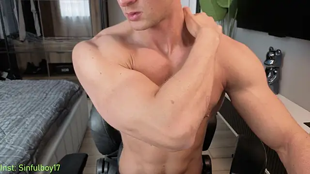 Snapshot of Richard_mils chatting on July 14, 2026, 8:19 am Richard mils online show from July 14, 2026, 8:19 am