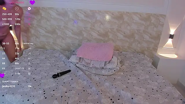 EmilyEvans7 online show from December 10, 2024, 11:30 pm