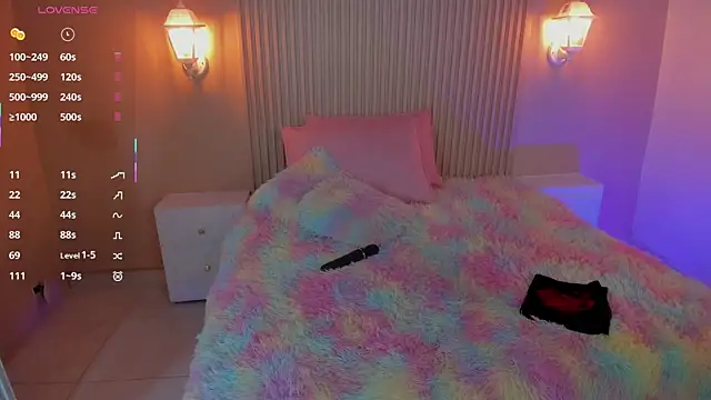 EmilyEvans7 online show from October 9, 2025, 6:17 pm